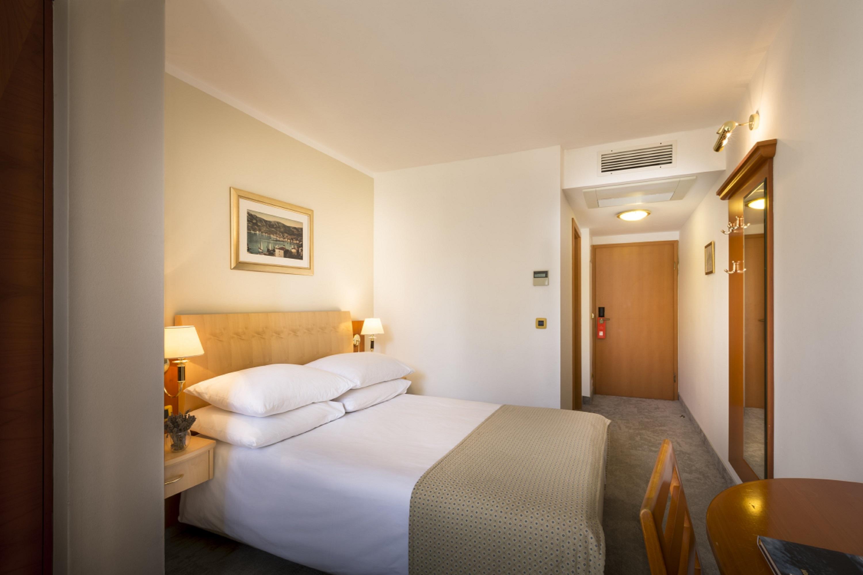 Sunny By Valamar, Ex Zvonimir Hotel