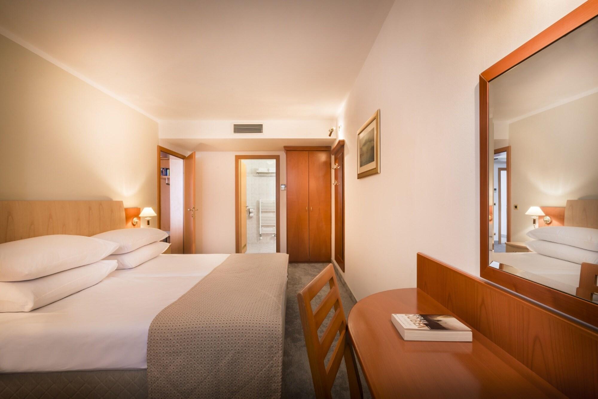 Sunny By Valamar, Ex Zvonimir Hotel Baska (Krk)