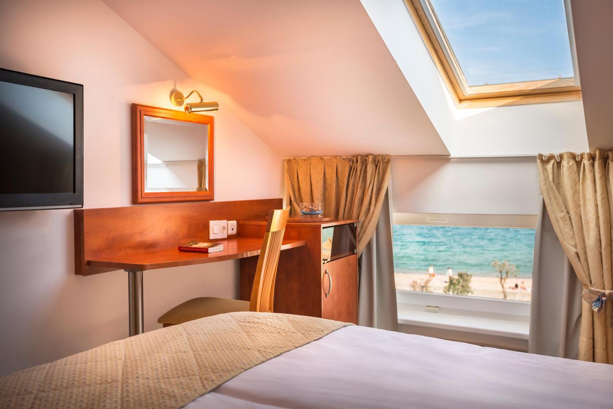 Sunny By Valamar, Ex Zvonimir Hotel