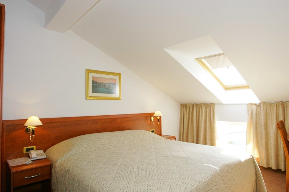 Sunny By Valamar, Ex Zvonimir Hotel